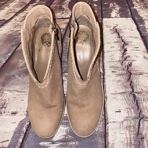 Vince Camuto Beige Suede Chelsea Ankle Boots Womens Size 8 1/2 M